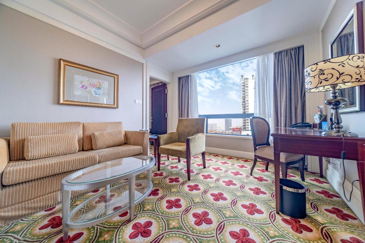 Ramada Yichang Hotel Exterior foto